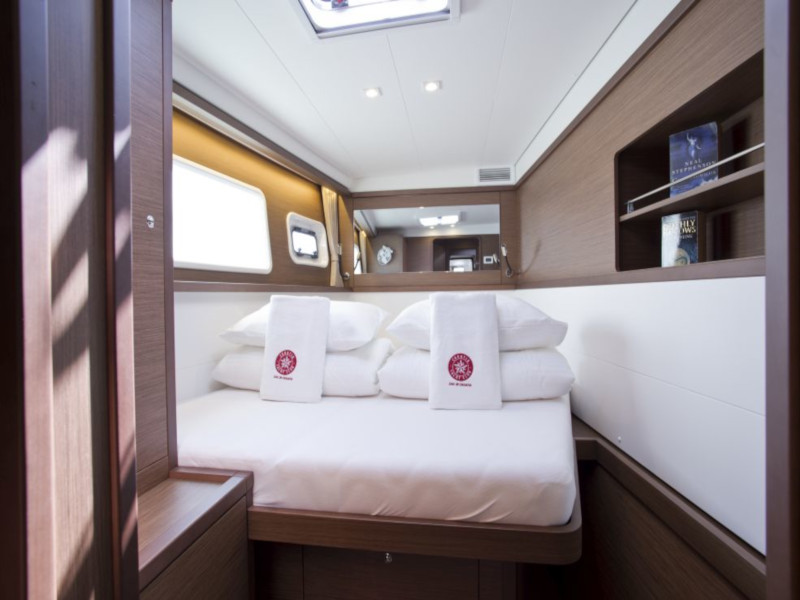 photo Lagoon 450  Flybridge 33