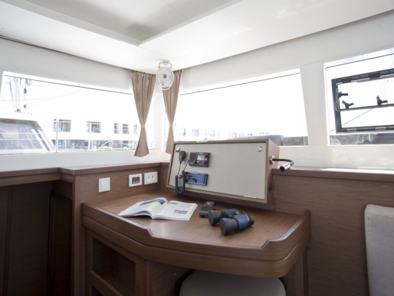 photo Lagoon 450  Flybridge 36