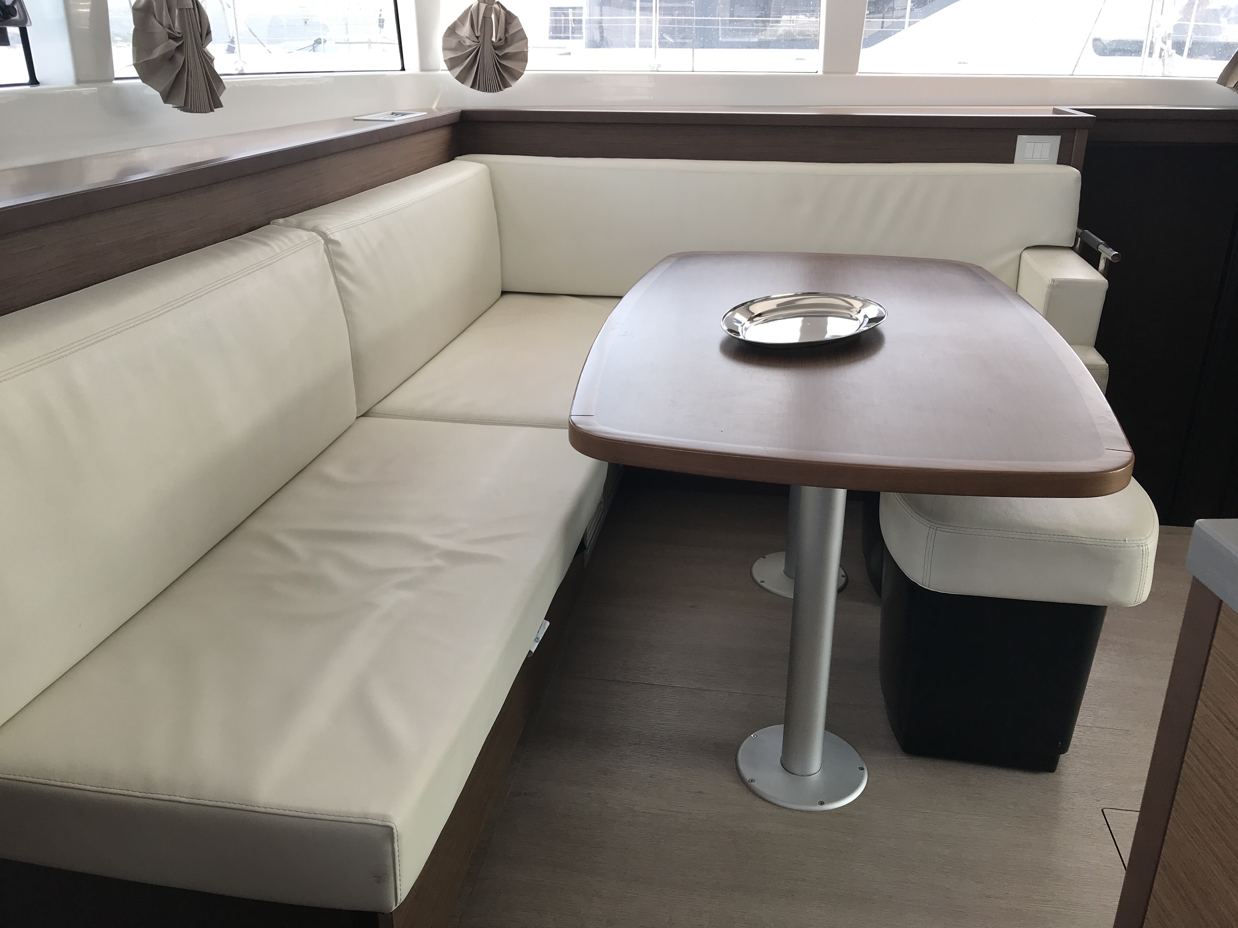 foto Lagoon 450  Flybridge 6