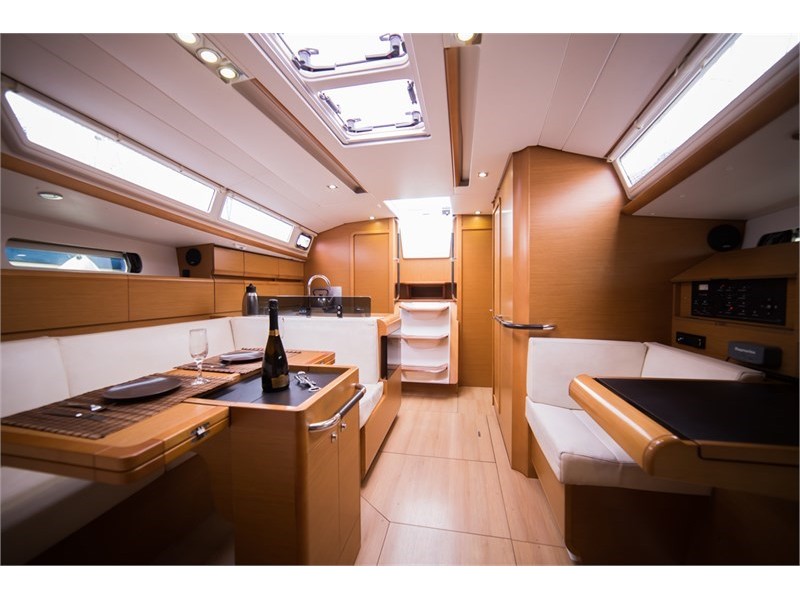 S/Y - Sun Odyssey 409 - 3 Cabins - Built 2011