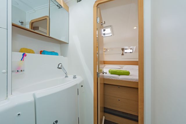 foto Lagoon 400 S2 4