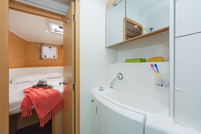 foto Lagoon 400 S2 9