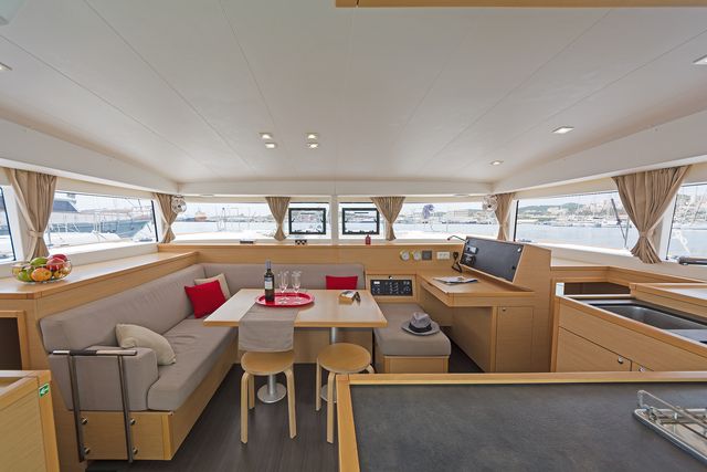 foto Lagoon 400 S2 12