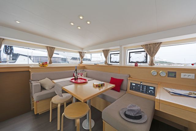 foto Lagoon 400 S2 13