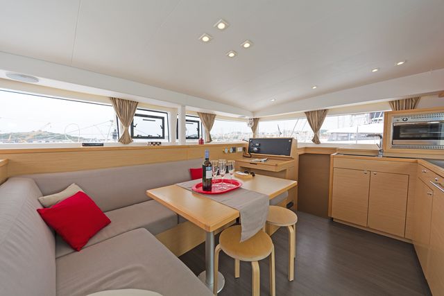 foto Lagoon 400 S2 14