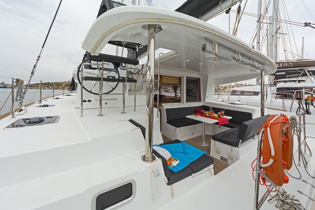 foto Lagoon 400 S2 24