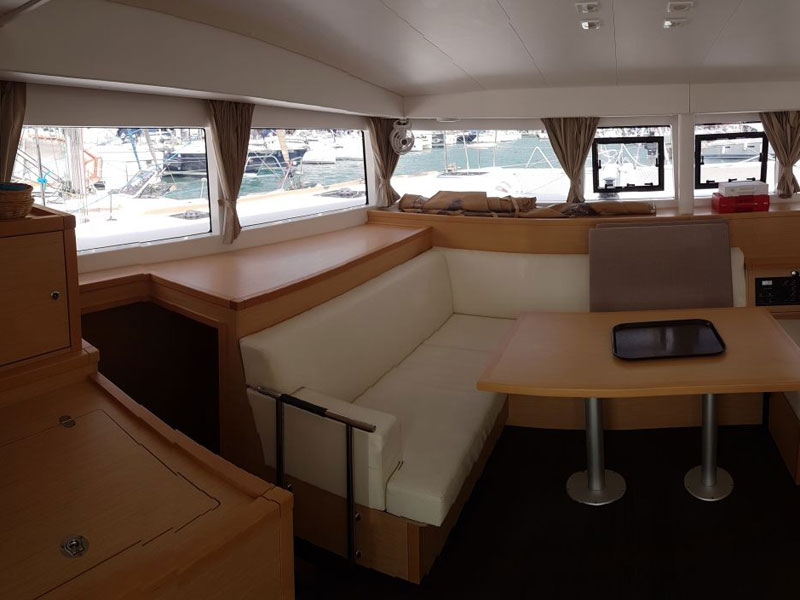 foto Lagoon 400 S2 3