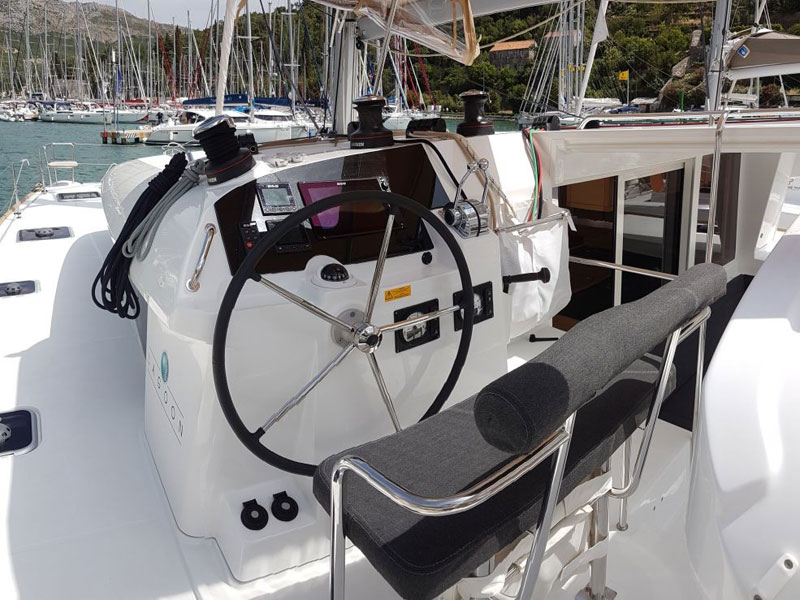 photo Lagoon 400 S2 5