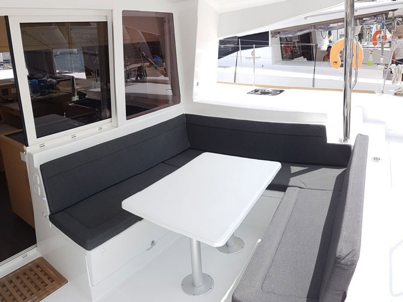 photo Lagoon 400 S2 7