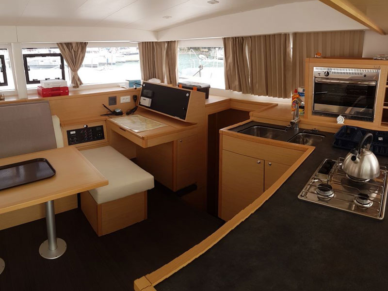 photo Lagoon 400 S2 8