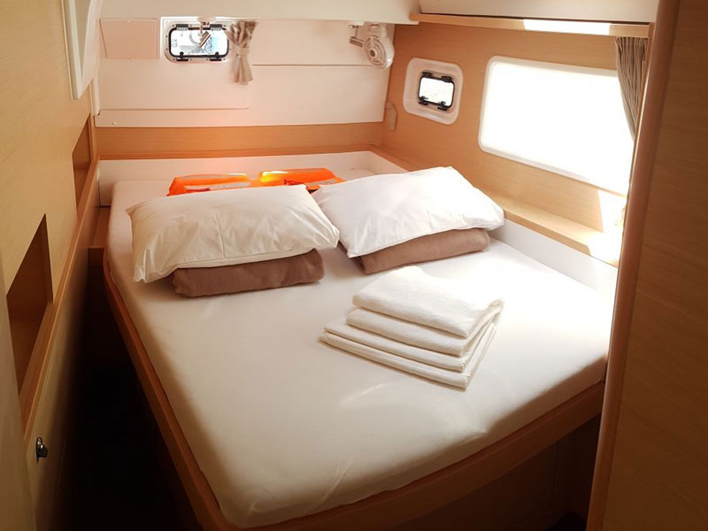 photo Lagoon 400 S2 10