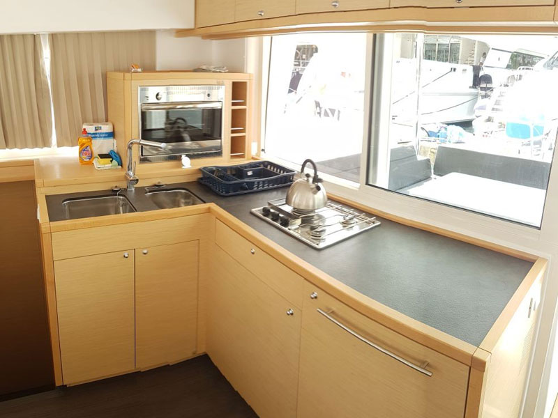 photo Lagoon 400 S2 13