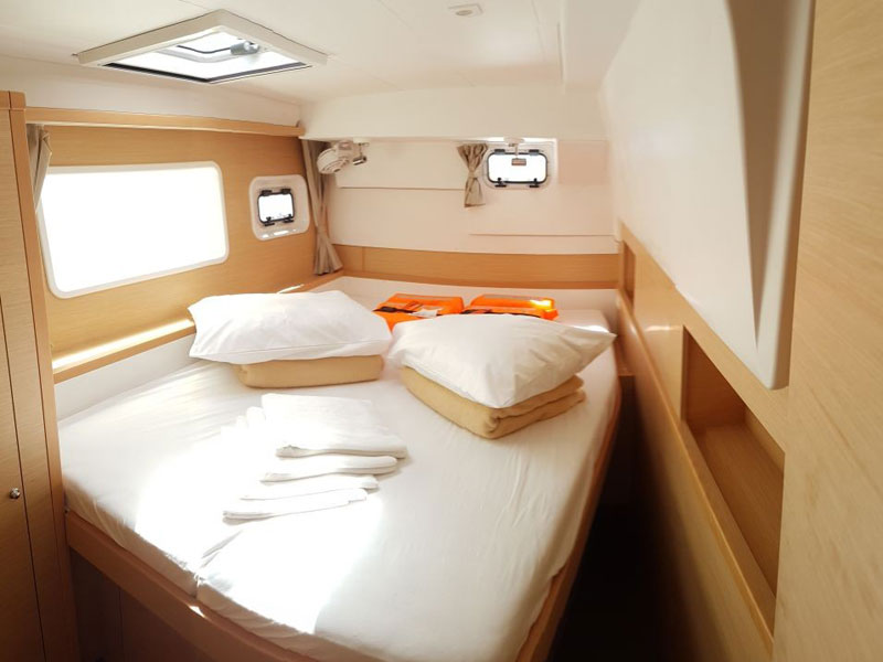 photo Lagoon 400 S2 15