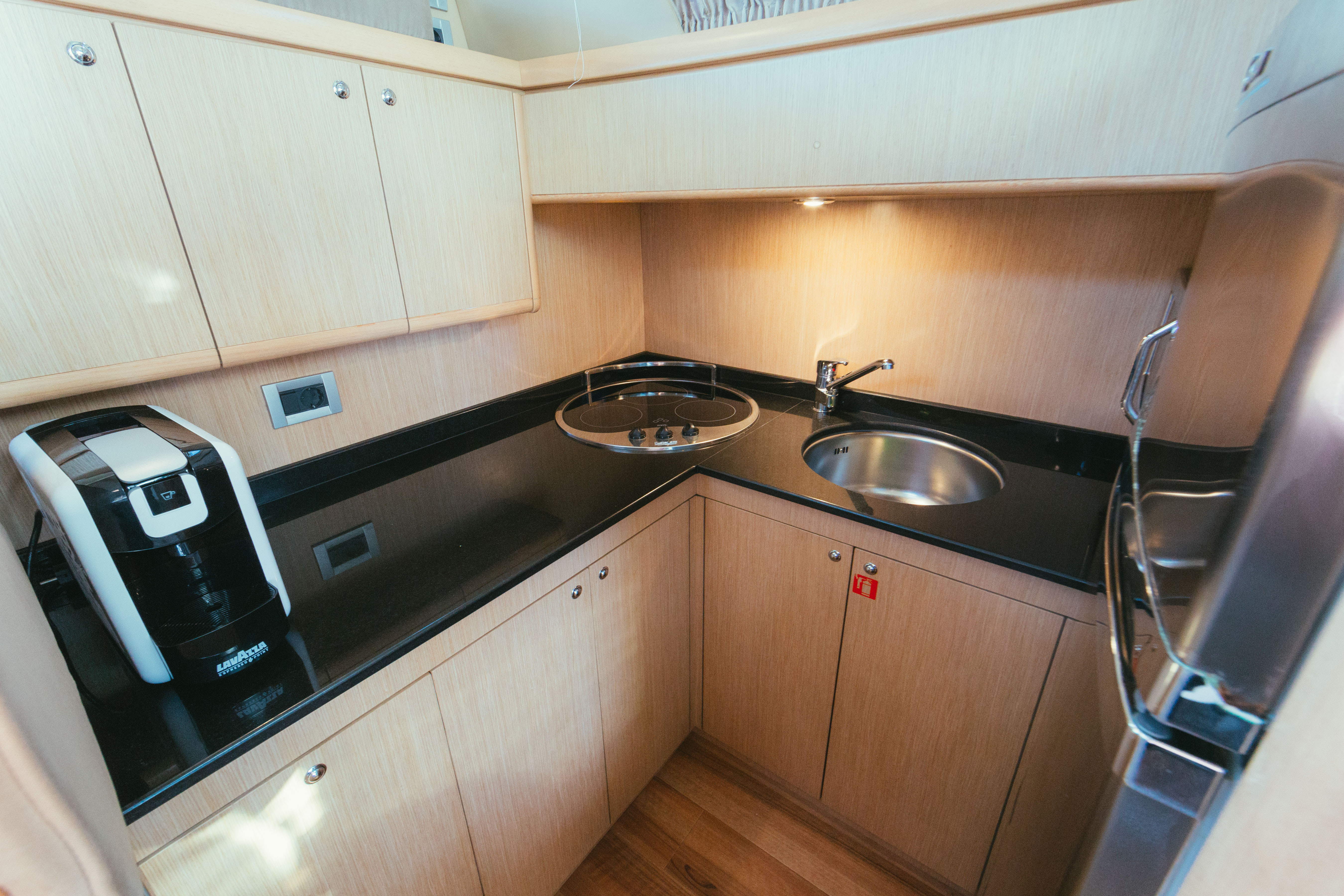 фото Ferretti 460 6