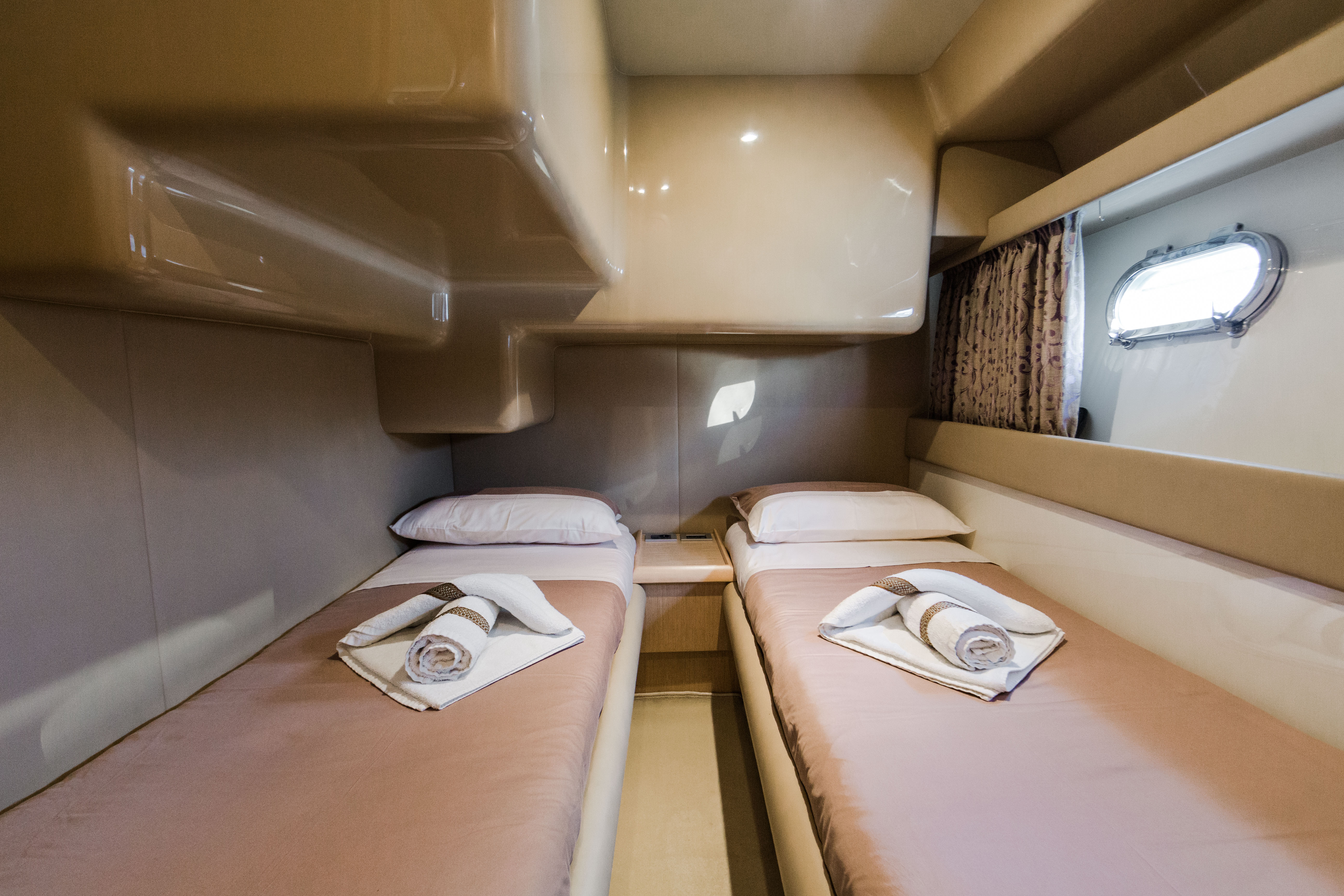 фото Ferretti 460 10