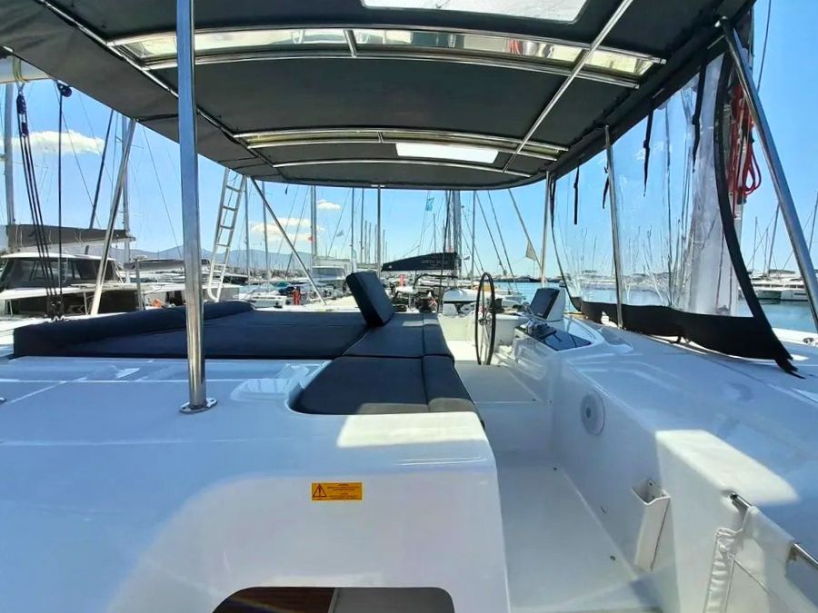 Yacht image 11