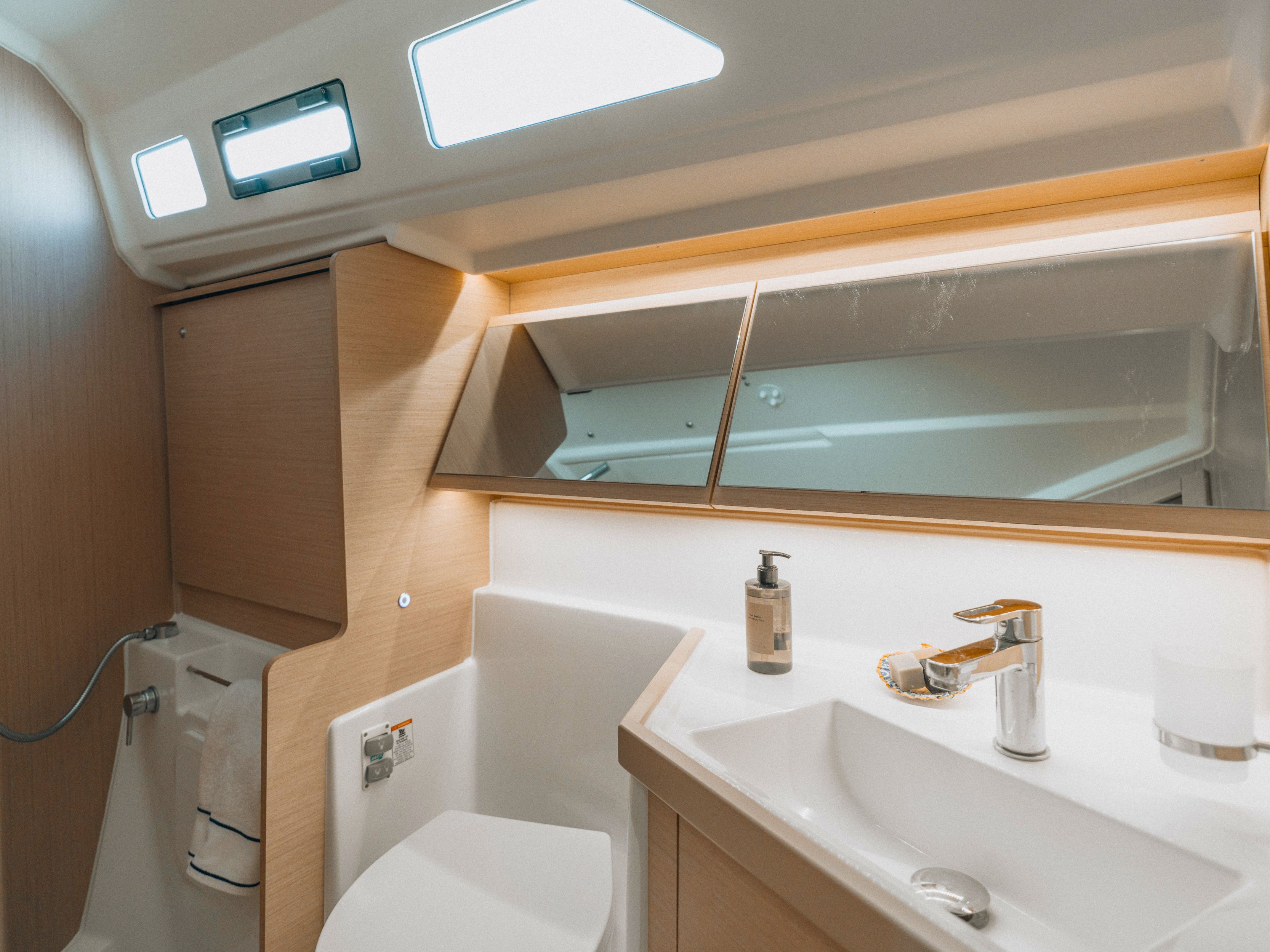 Yacht image 6