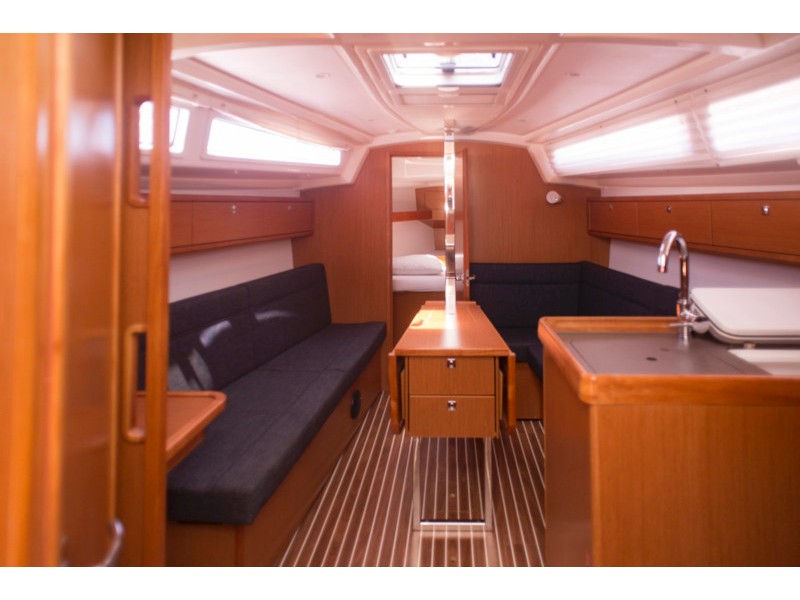 Interior image Why not 10 / Bavaria 33 Cruiser[G]