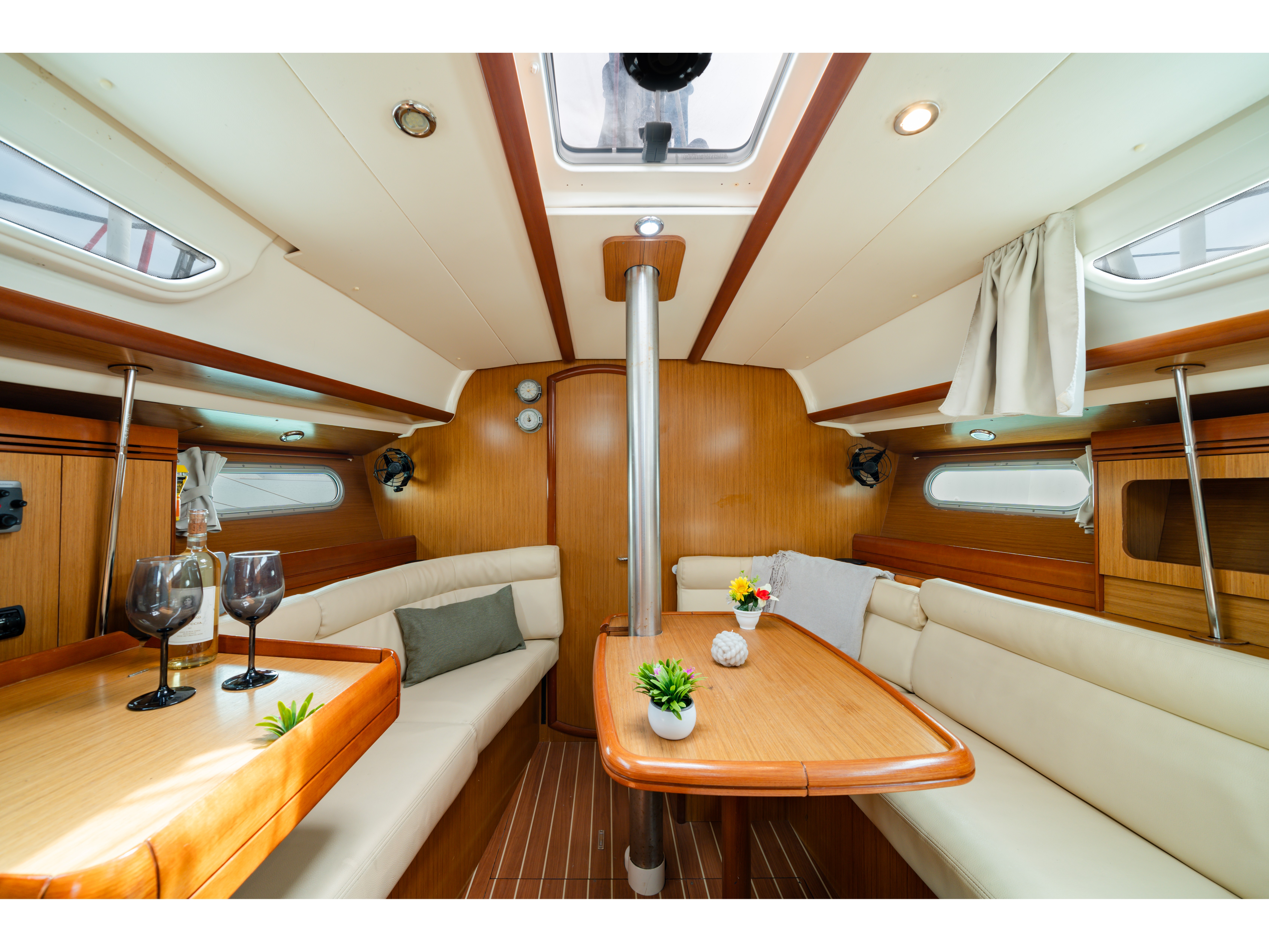 Secondary yacht image