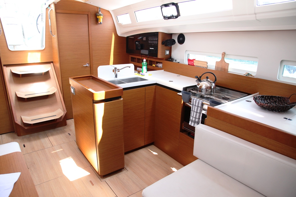 Yacht image 10
