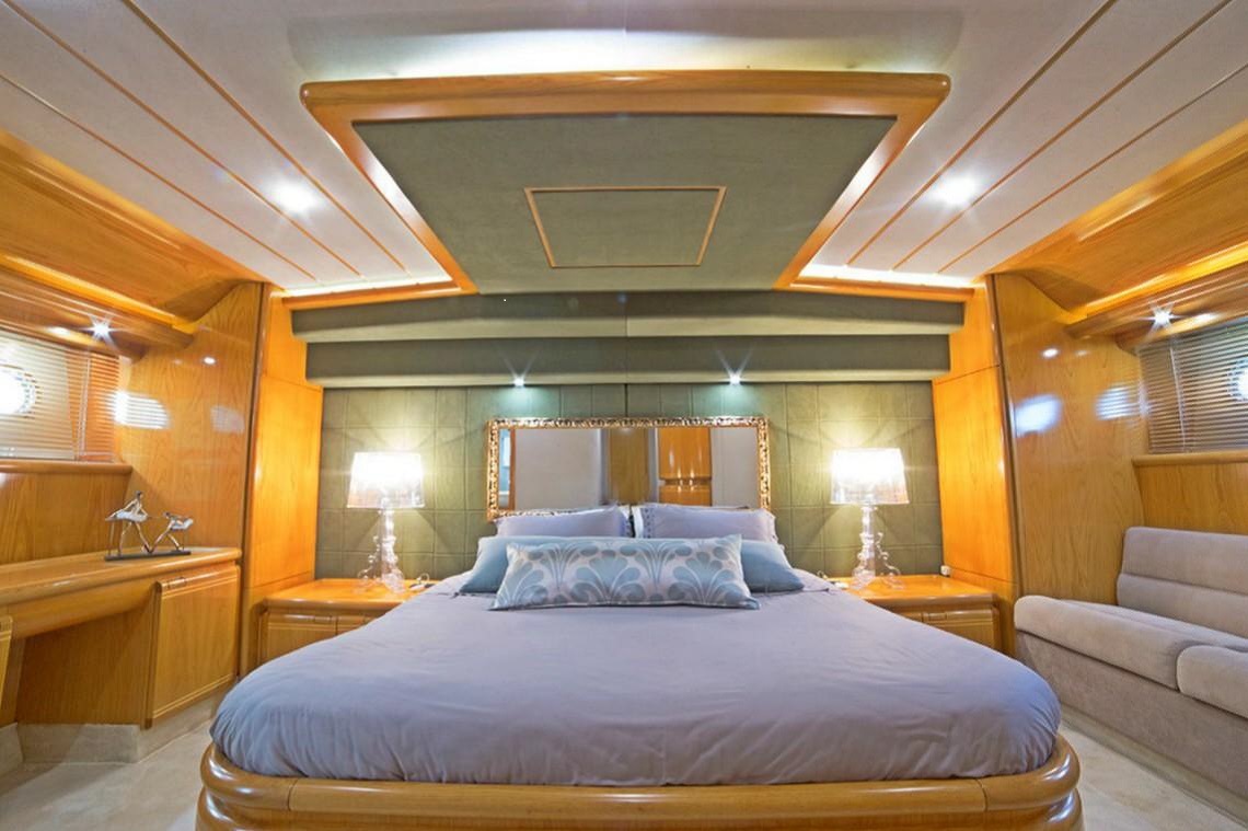 фото Ferretti 75 7