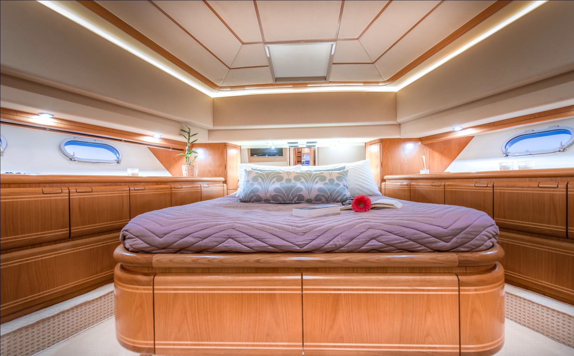 фото Ferretti 75 8