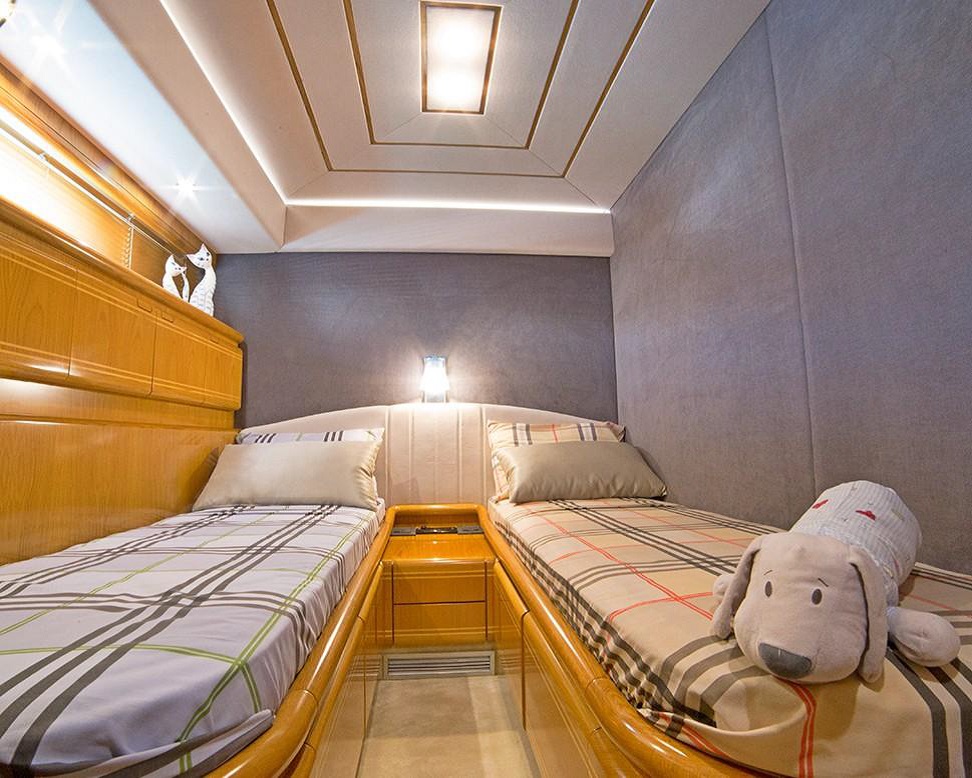 фото Ferretti 75 9