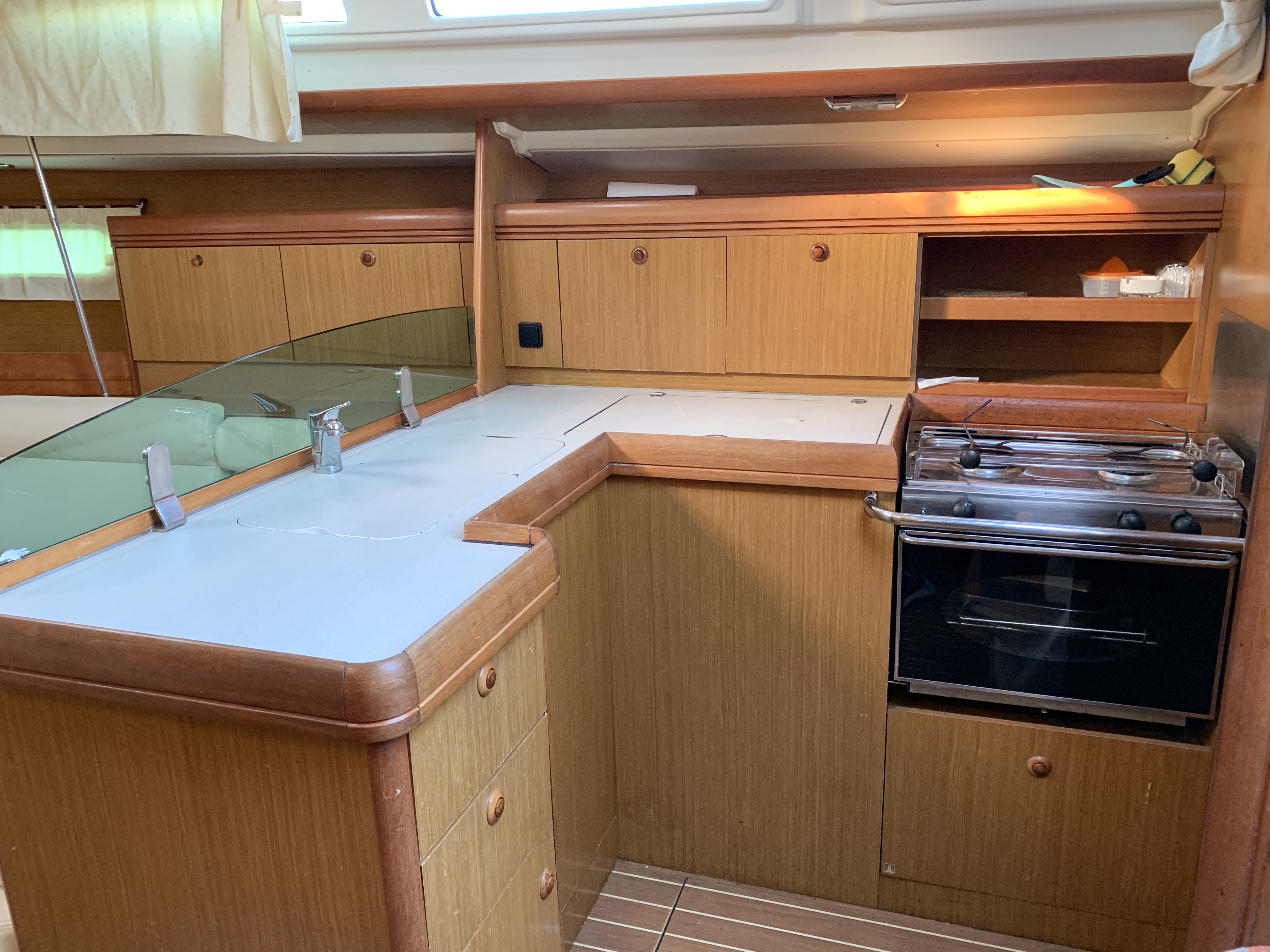 صور Sun Odyssey 42 i 9