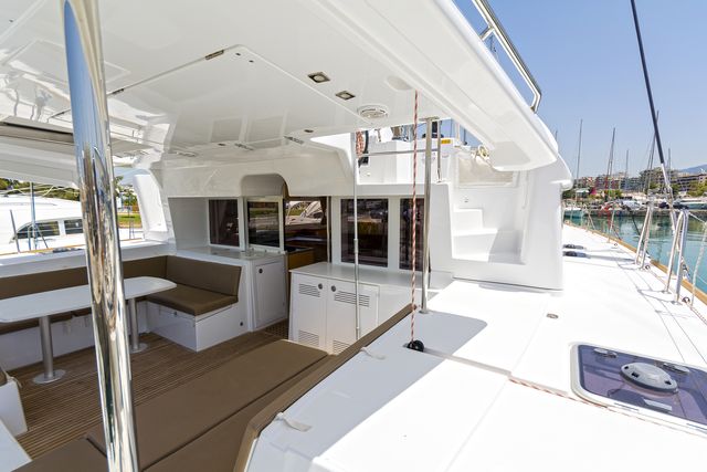 foto Lagoon 450  Flybridge 13