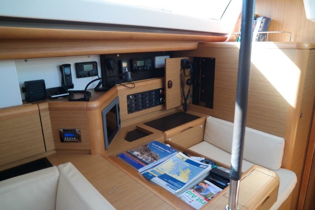 фото Jeanneau 57 8