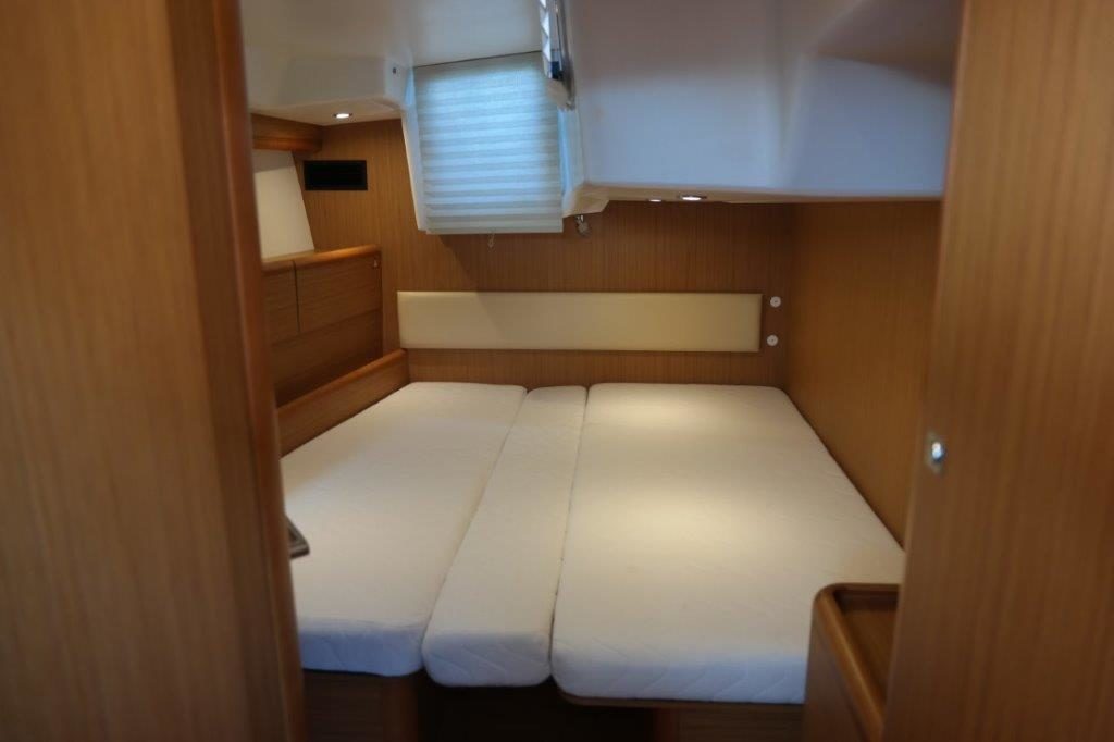 фото Jeanneau 57 9