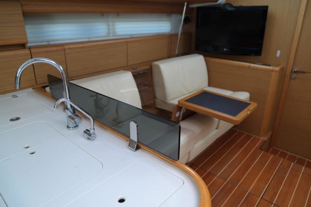 фото Jeanneau 57 10