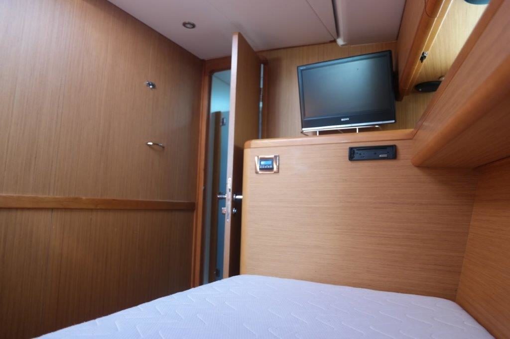 фото Jeanneau 57 13