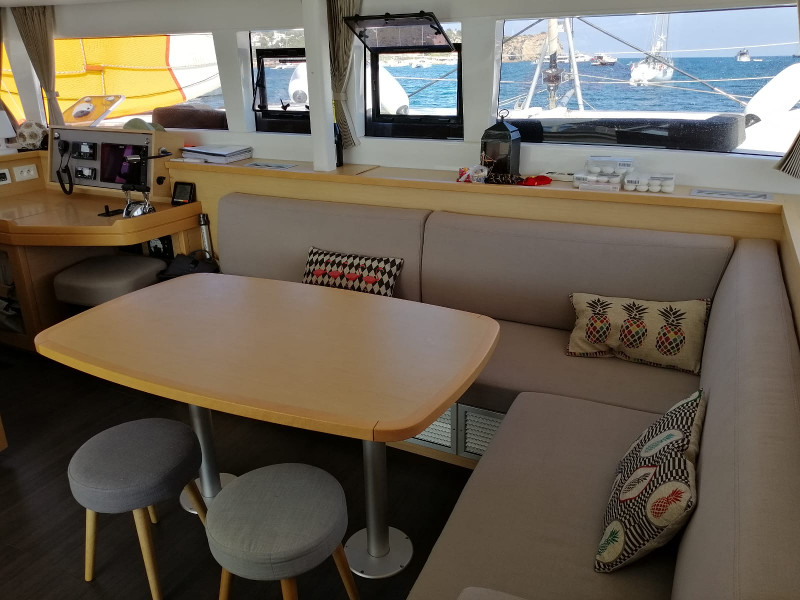 foto Lagoon 450  Flybridge 12