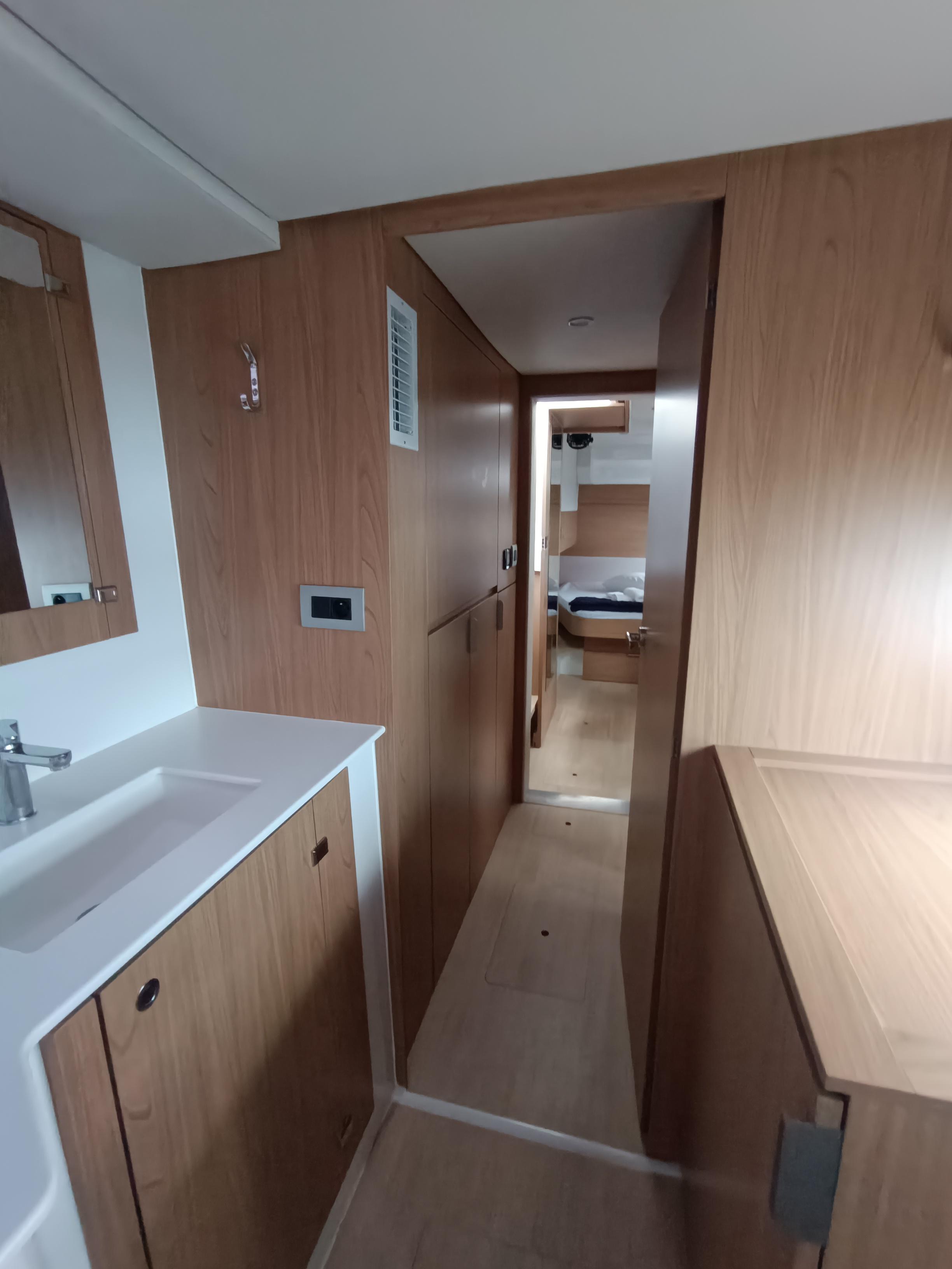 Yacht image 13