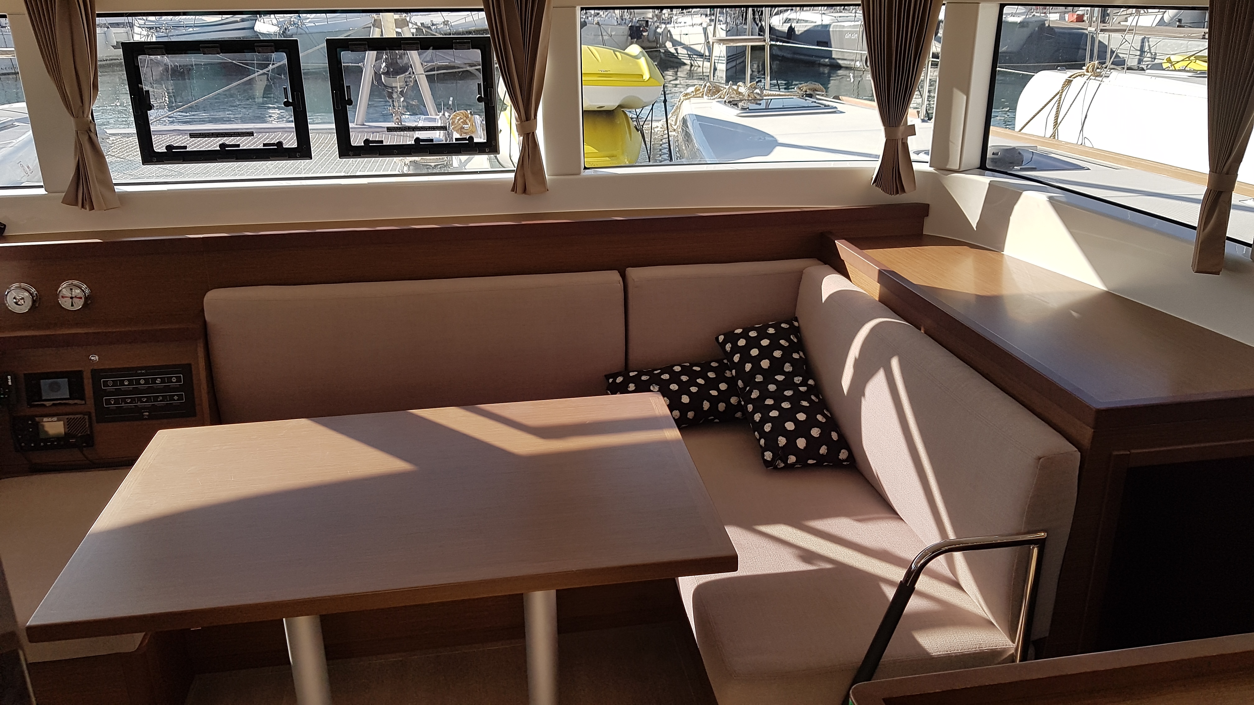 фото Lagoon 40 11