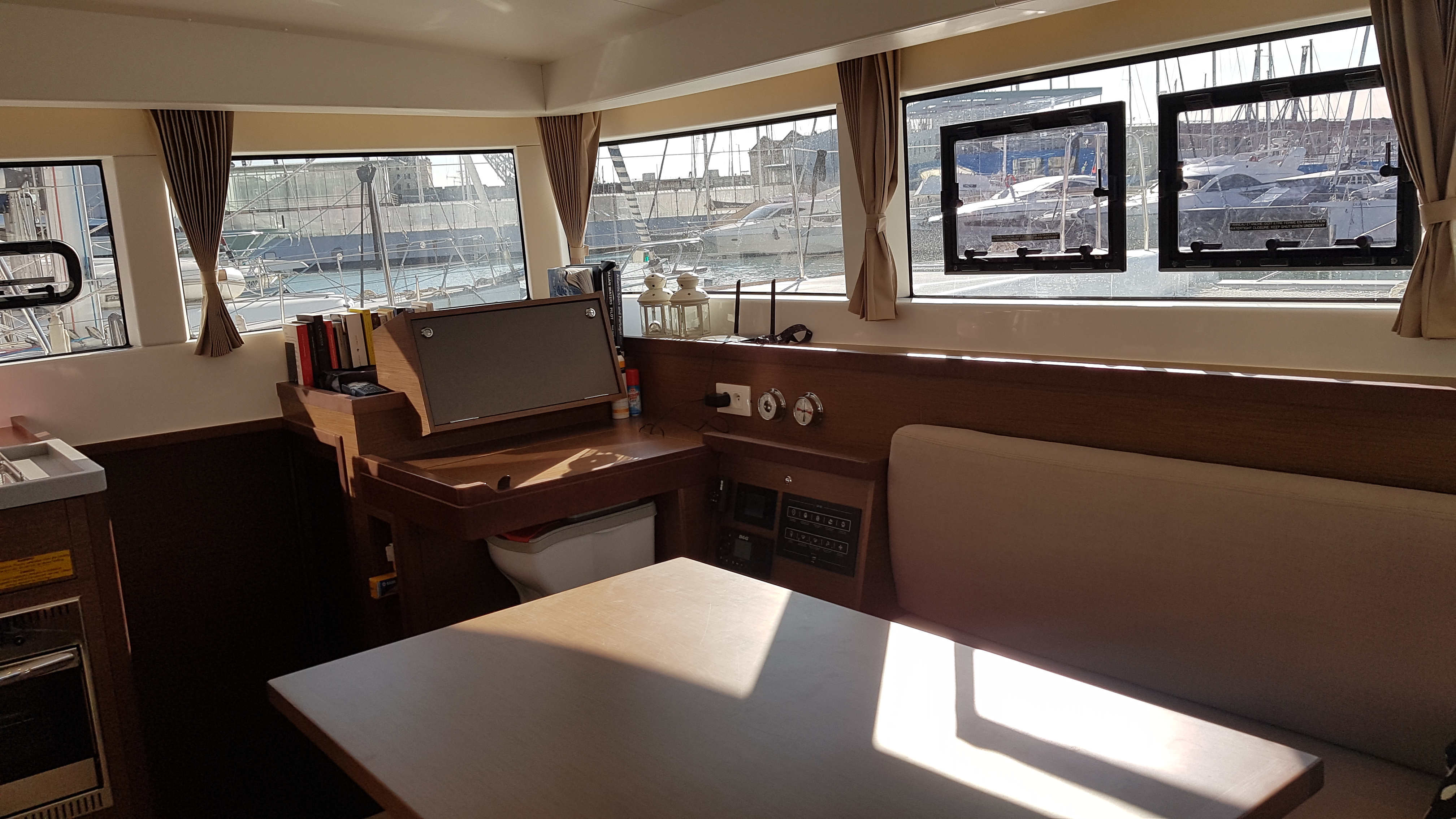 фото Lagoon 40 12