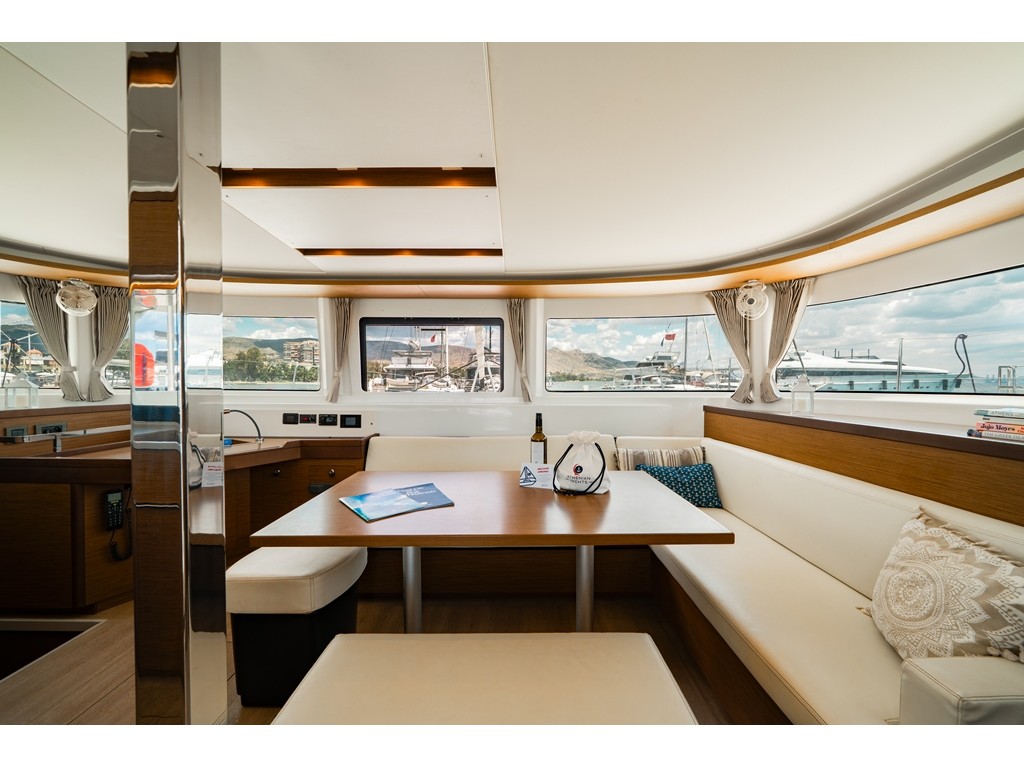 Yacht image 14