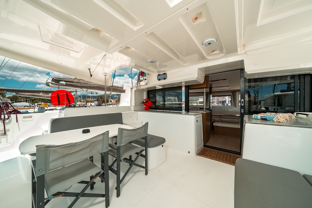Yacht image 9