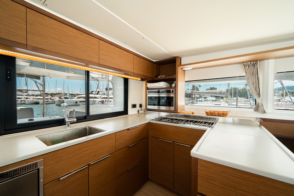 Yacht image 11