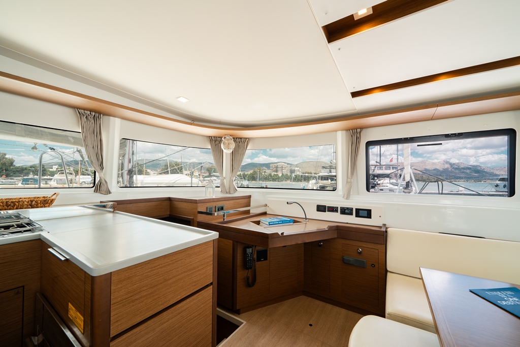 Yacht image 8