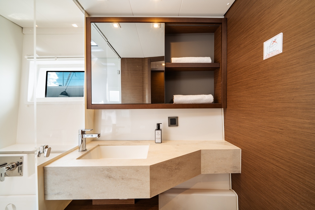 Yacht image 12