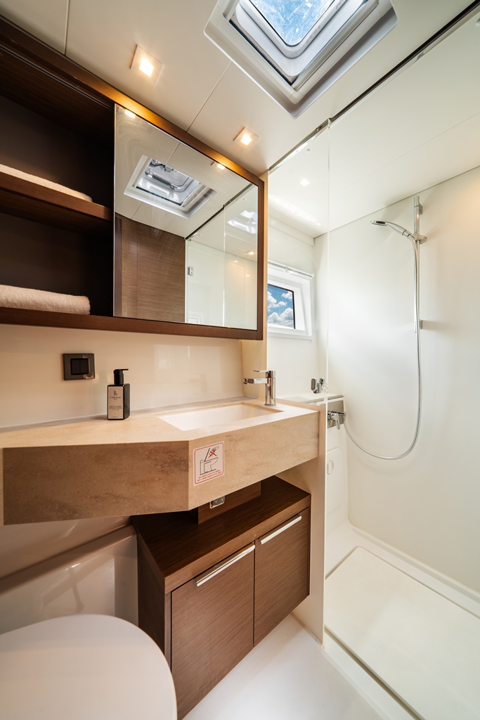 Yacht image 13