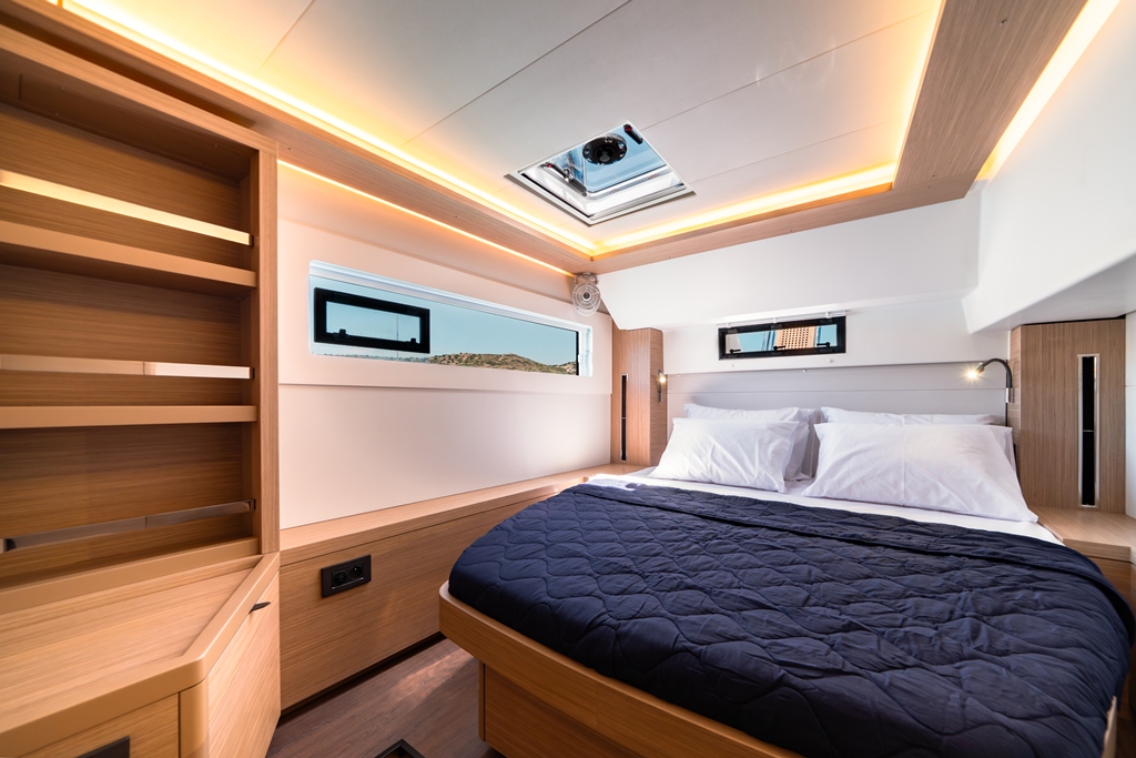 Yacht image 9