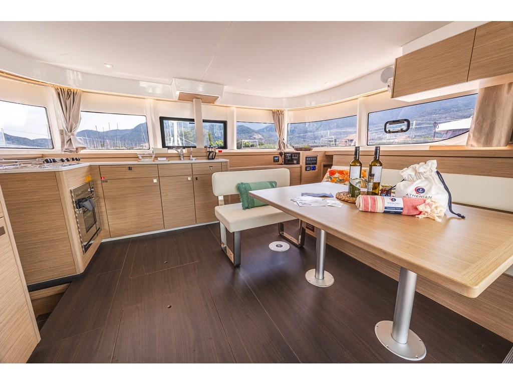 Yacht image 13