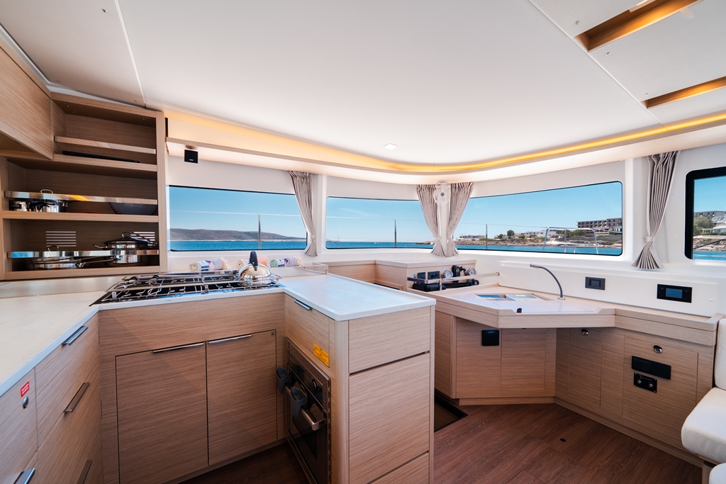 Yacht image 11