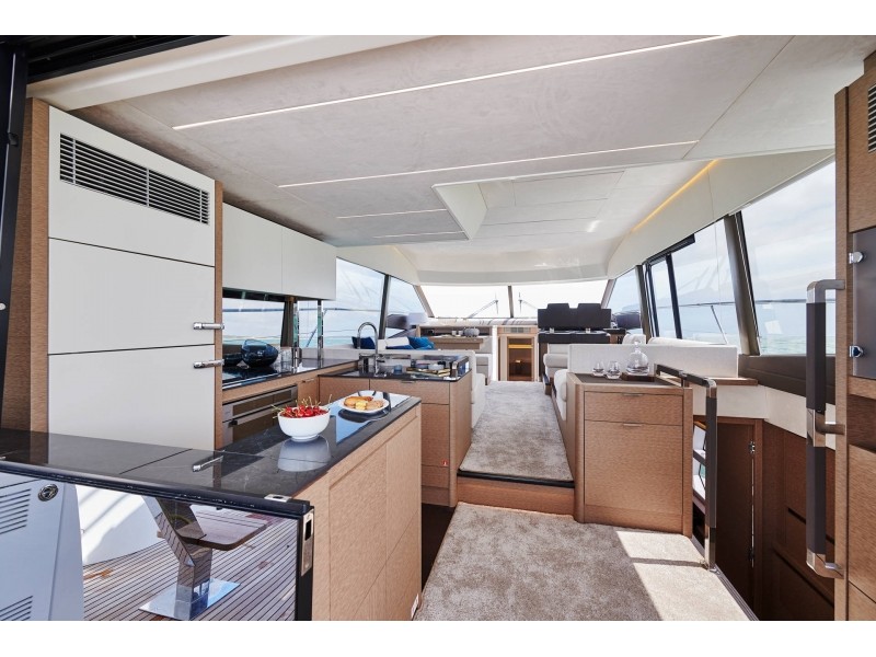 照片 Prestige 590 Fly 3