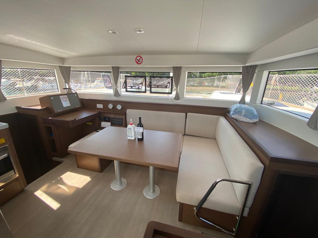 Catamaran - Lagoon 40 - 4 Cabins - Built 2021