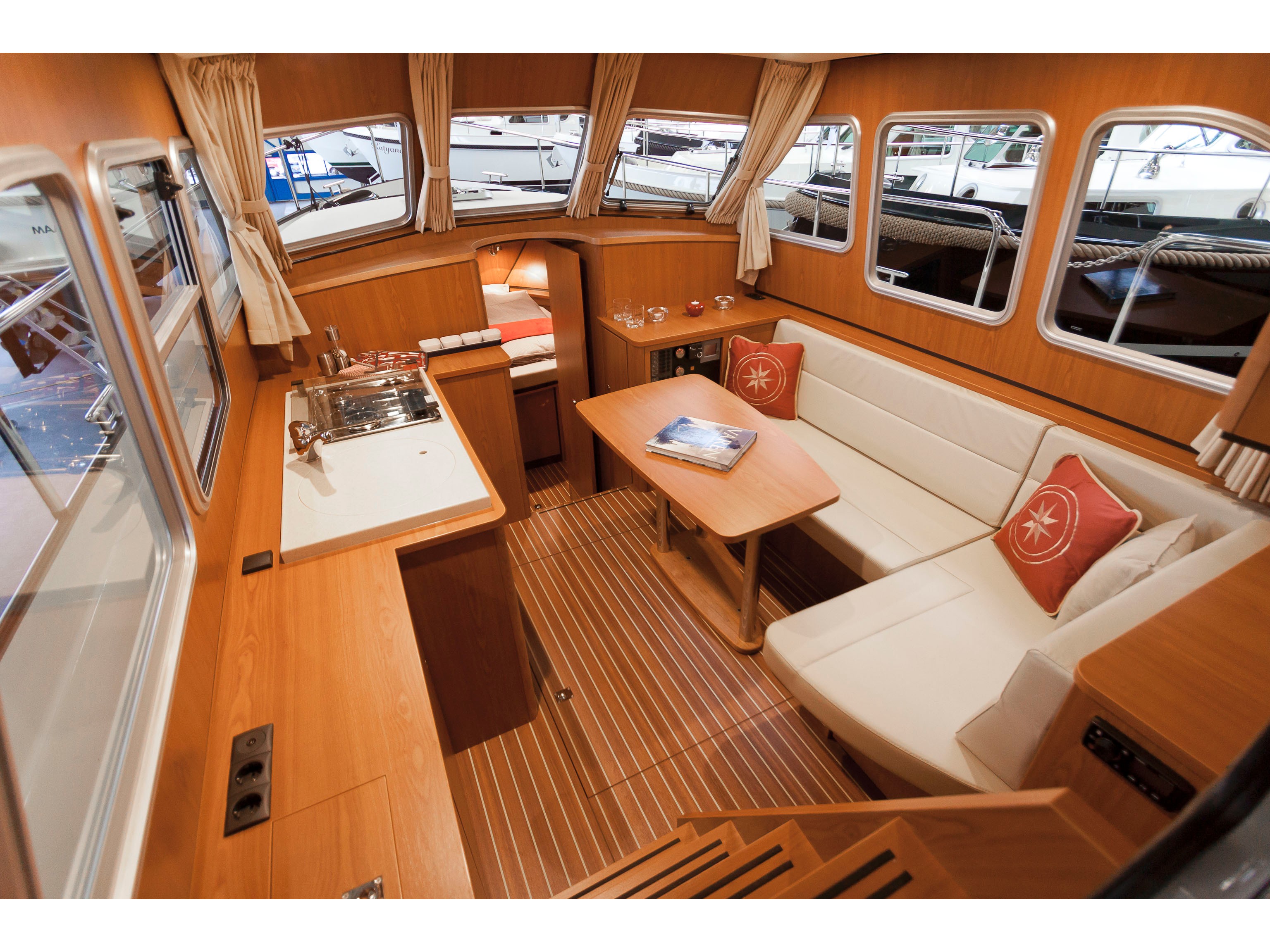 foto Linssen Grand Sturdy 29.9 Sedan 2