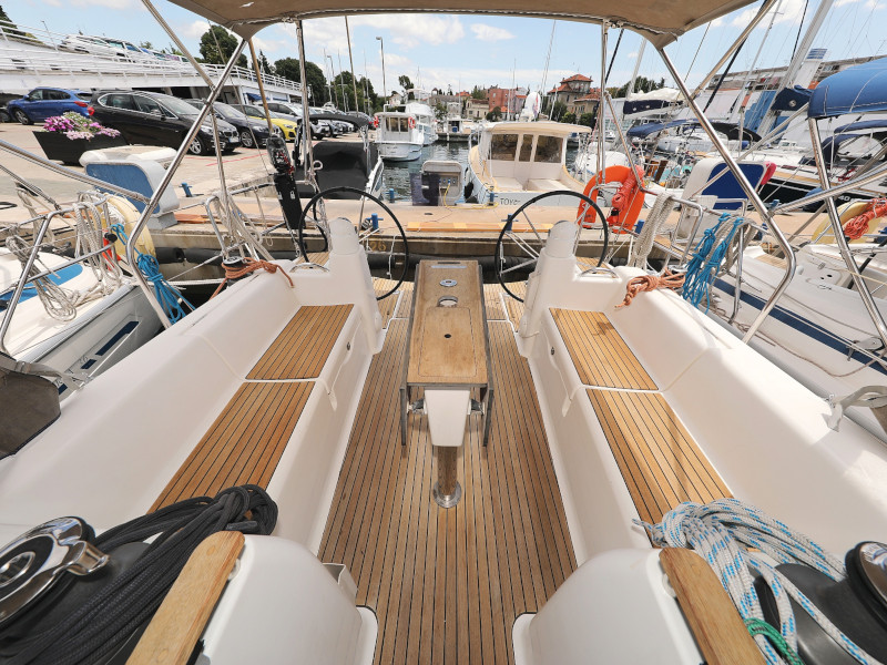 фото Dufour 380 17